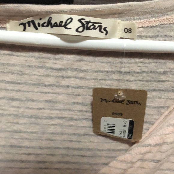 Pretty Grey and Light Pink top!🩷 - Picture 2 of 4